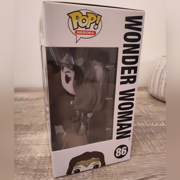 Walmart Exclusive Wonder Woman Funko Pop - Picture 2 of 5